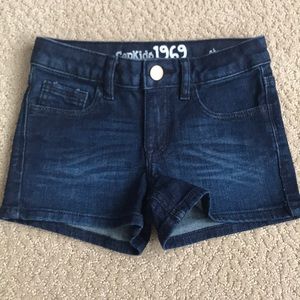 NWOT dark wash shortie GAP shorts, 8 Slim